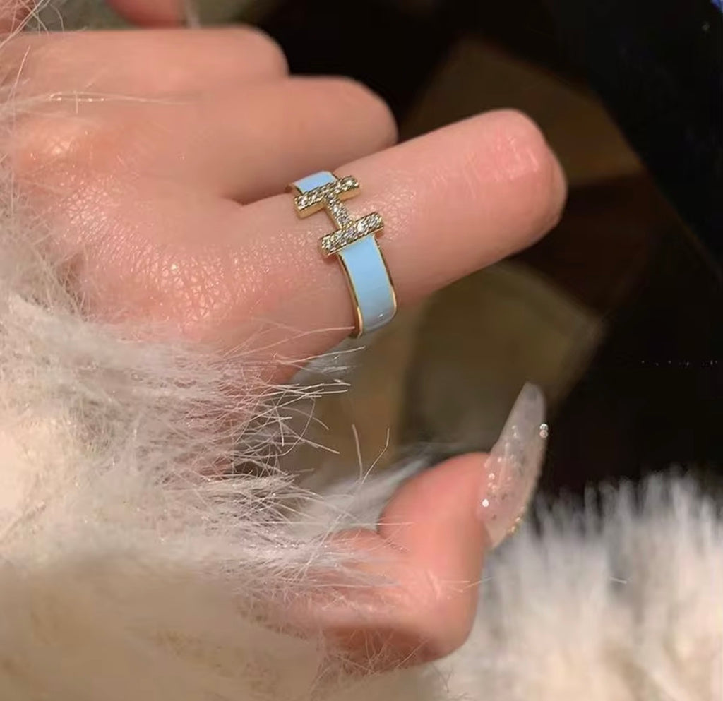 ✨ Luxury Crystal H Ring