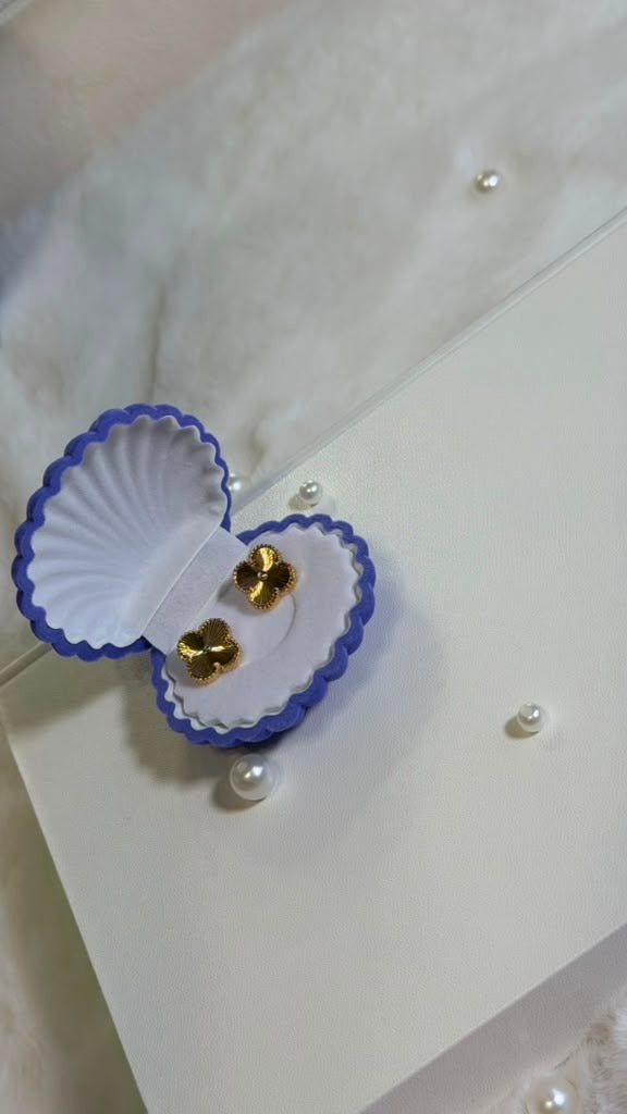 🍀 Gold Clover Stud Earrings