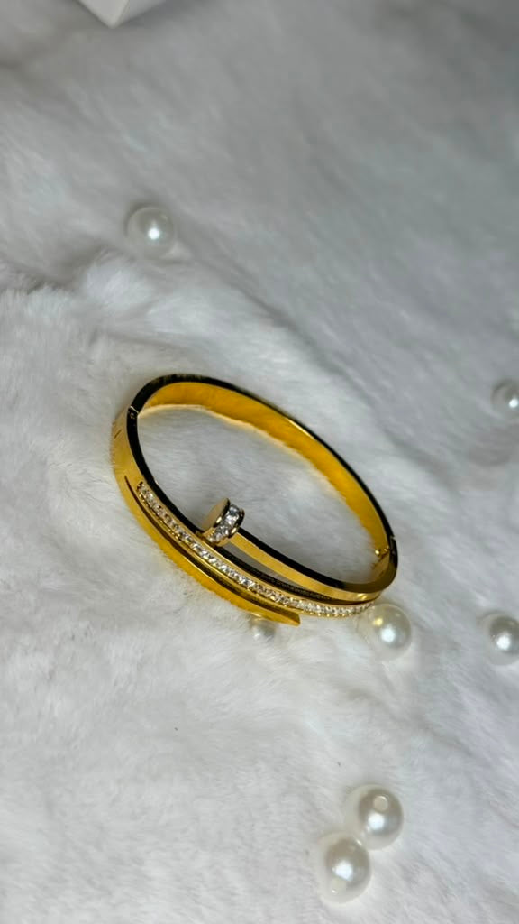 Luxury Gold Crystal Twist Bracelet
