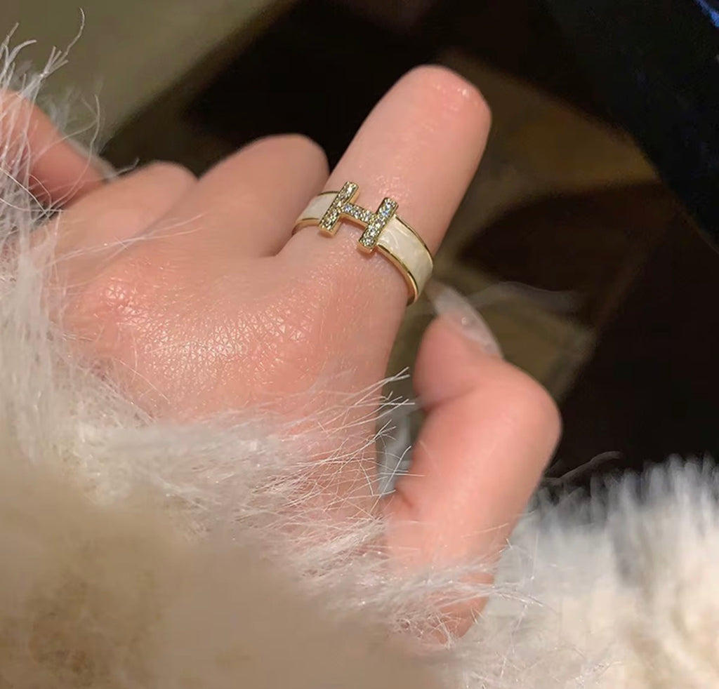 ✨ Luxury Crystal H Ring