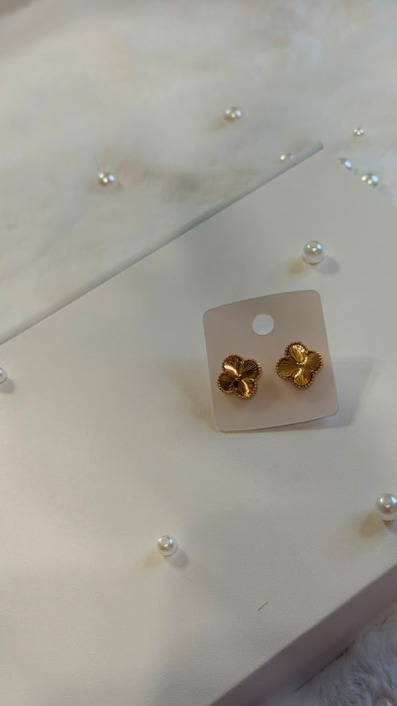 🍀 Gold Clover Stud Earrings