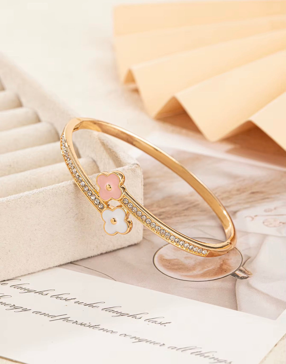 🌸 Luxury Pink & White Clover Crystal Bracelet